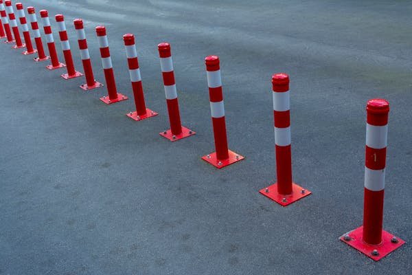 Borne anti stationnement : sécurisez vos espaces urbains efficacement
